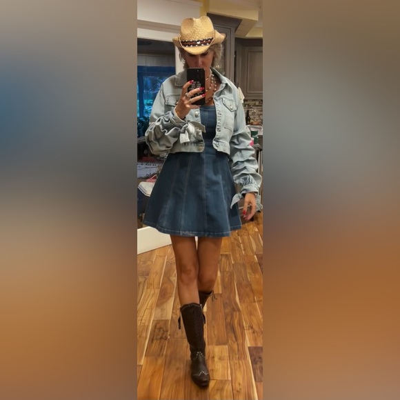 Hi ,i’m Ella & I’m cancer survivor 🎀 last year I was diagnosedwith breastcancer - Picture 14 of 16